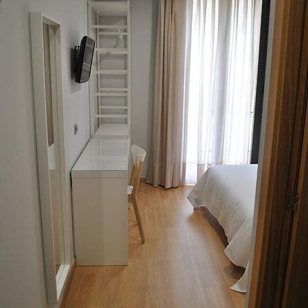Hostal Universitat サルベラ エクステリア 写真