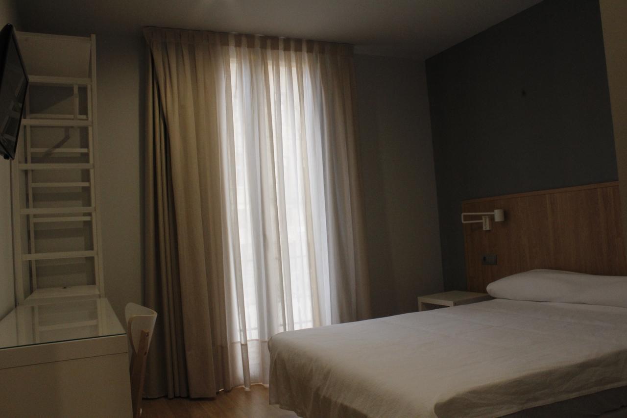 Hostal Universitat サルベラ エクステリア 写真